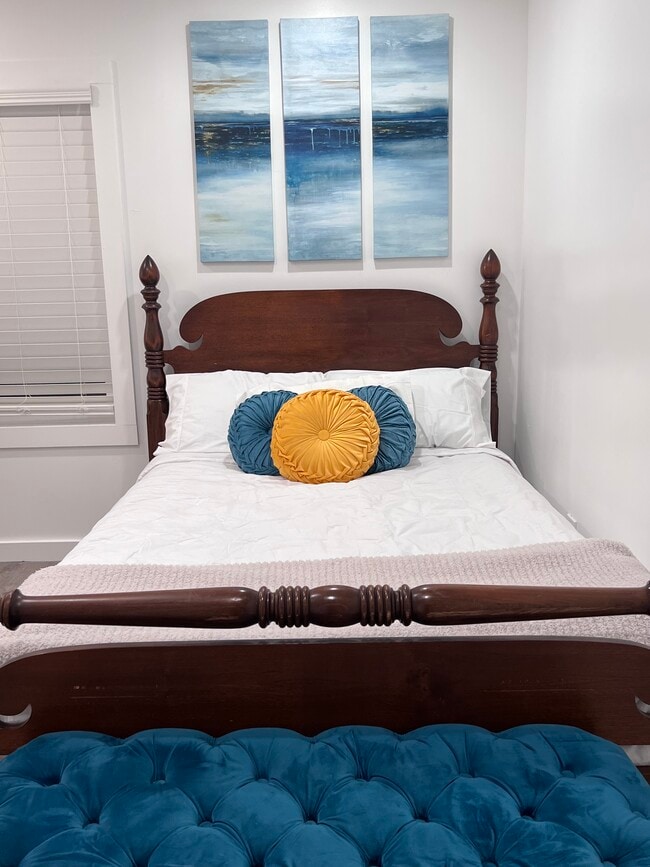 Primary Bedroom - 620 Simpson St