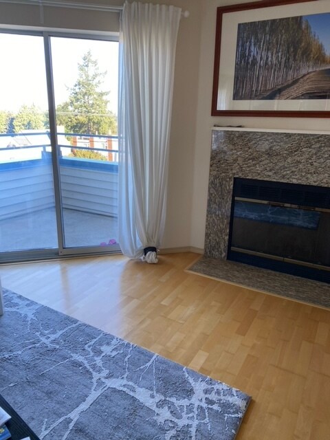 Living Room, Deck - 6970 California Ave SW