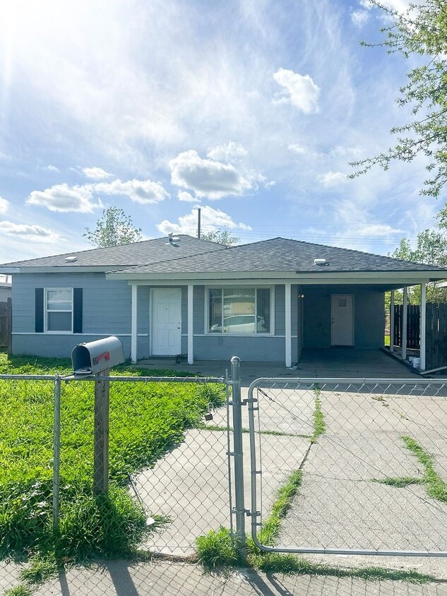 Photo - 3905 Huron Street - 2BD/1BA Newly Renovated Home - Available Now!