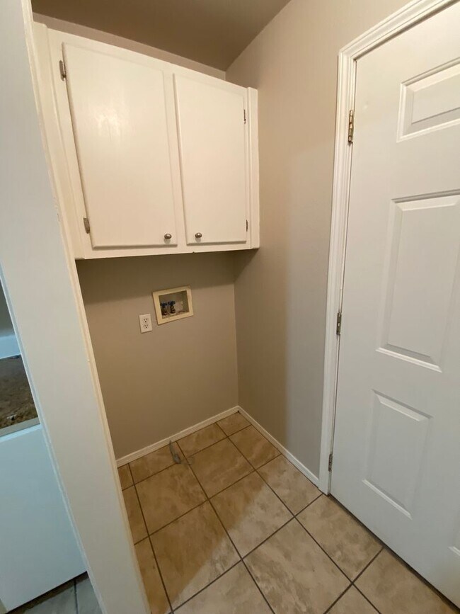 Foto del edificio - 230 W Gary St