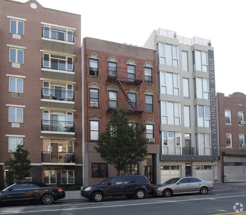 Primary Photo - 653 Washington Ave