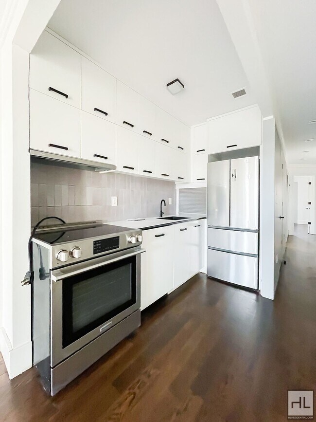 Foto del edificio - Carroll Gardens 2-Bed 1-Bath / In Unit W&D