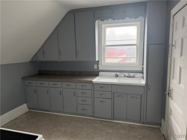 Building Photo - 117 N School St