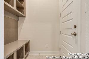 Building Photo - 1114 Aidenbaum
