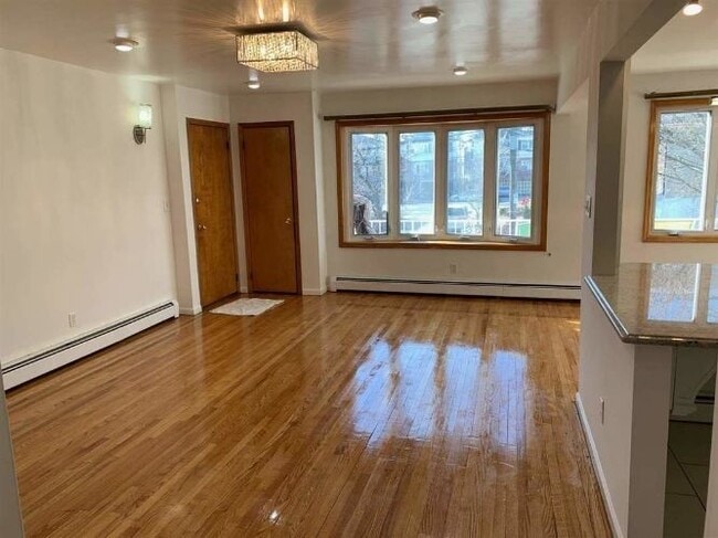 Building Photo - 13 Schuyler Pl
