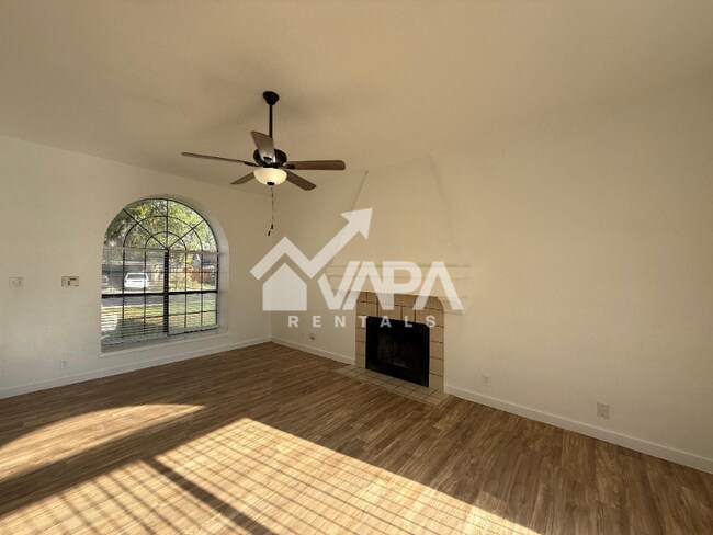 Foto del edificio - 4210 Sunrise Creek Dr