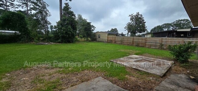Building Photo - 230 Pinehurst Dr