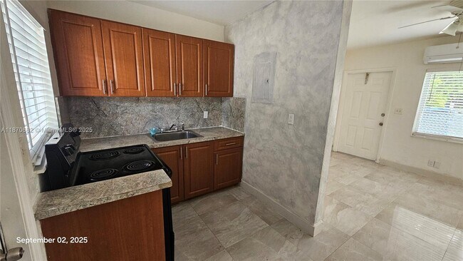 Foto del edificio - 1830 Monroe St