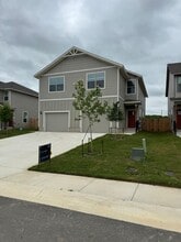 Building Photo - 7536 Magnolia Village
