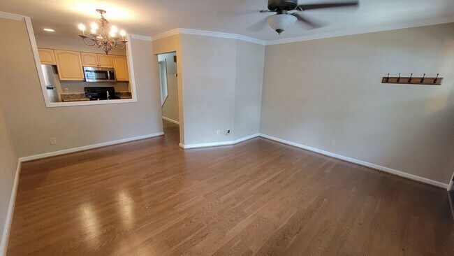 Foto del edificio - 2 Bed, 1.5 bath Townhome Available in Down...