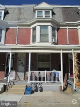 Building Photo - 1121 W Poplar St