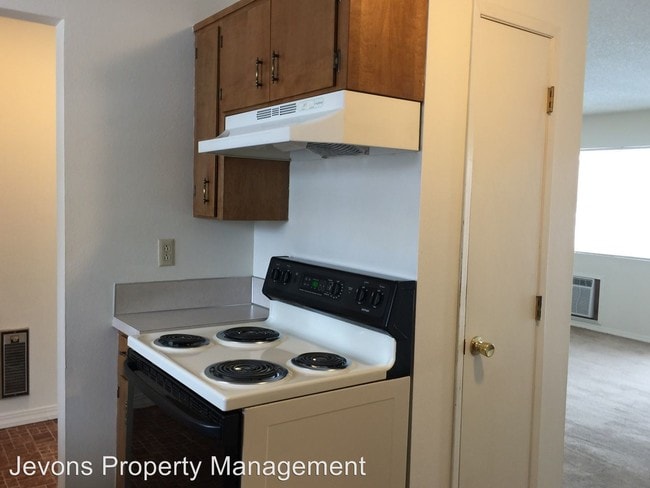 Building Photo - 301 Santa Roza Dr