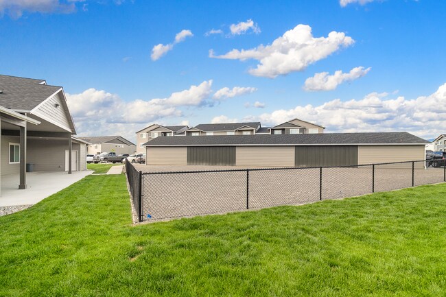 Foto del edificio - Crown Pointe Apartments