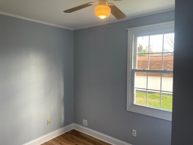 Building Photo - 3400 Fairway Rd