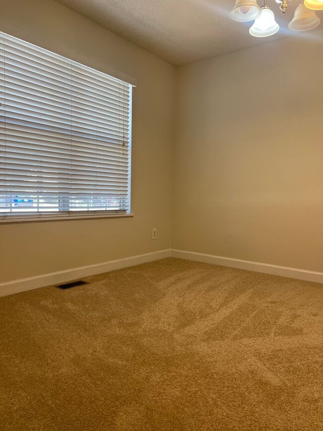 Building Photo - 203 Lynns Way