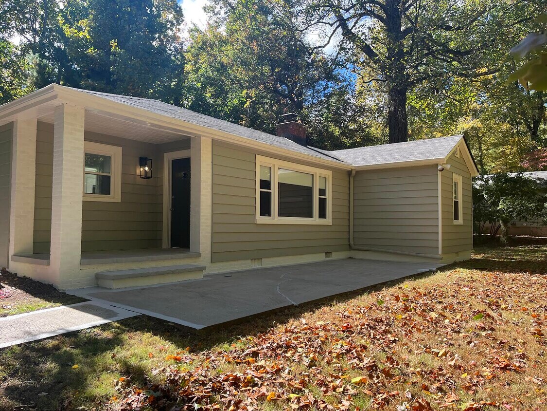 Primary Photo - 3406 Laurel Park Hwy-Newly renovated cotta...