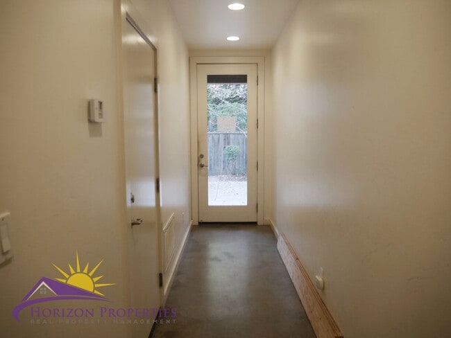 Photo - Modern Bright Three-story 3 Bed 2 Bath 1,400 Sqft Mansion Flats Designer Condo