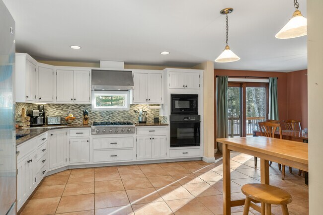 Foto del edificio - 10 Brookwood Dr