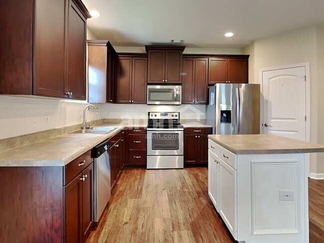 Building Photo - 14 Verano Lake Dr