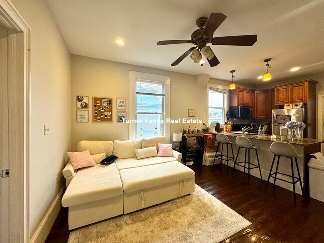 Building Photo - 717 Parker St