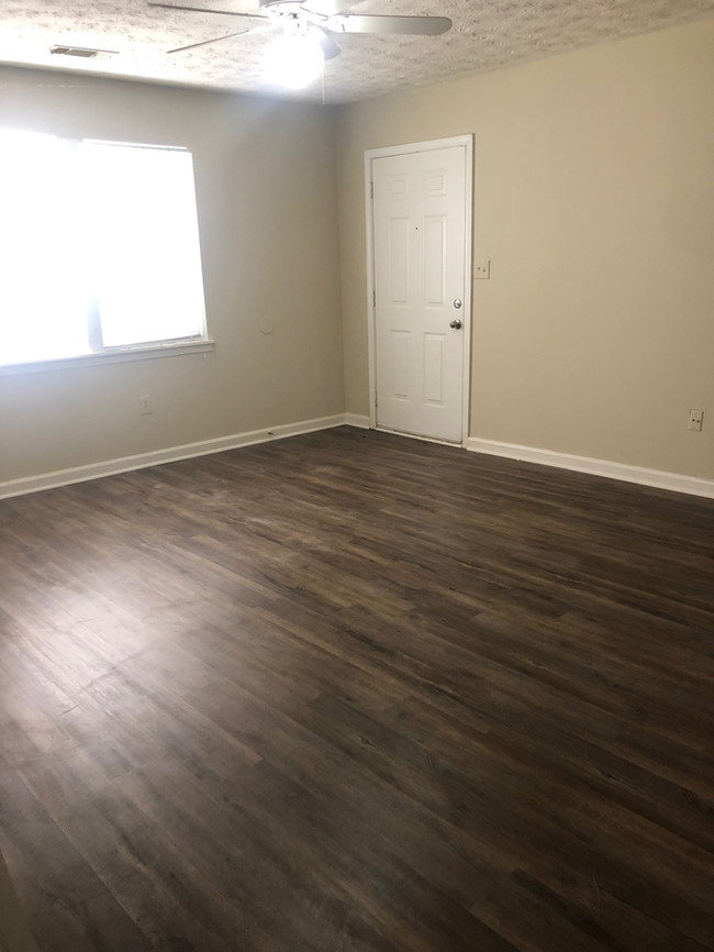Building Photo - 160 Fawn Dr