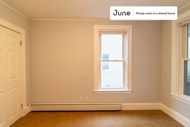 Foto del edificio - Room in Shared 3 bed/1 bath home