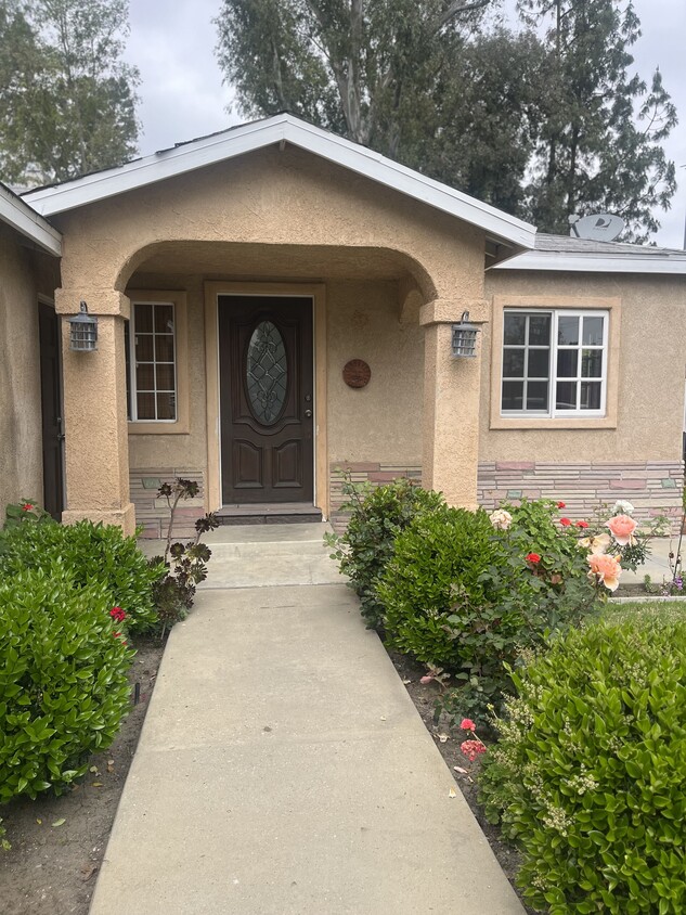 Foto del edificio - 5333 Canoga Ave