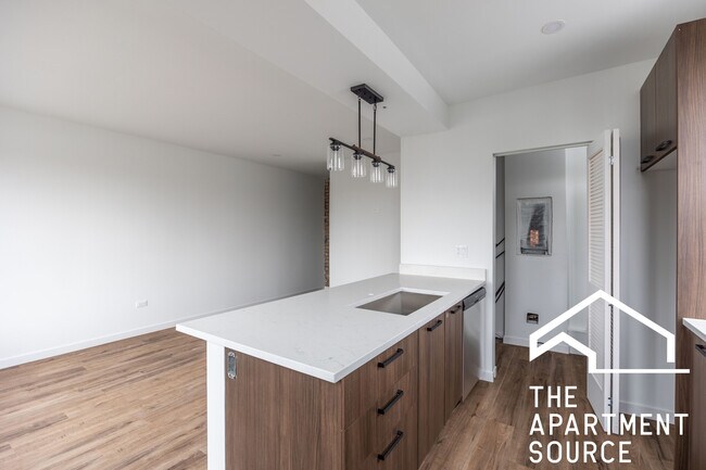 Foto del edificio - 4410 N Greenview Ave