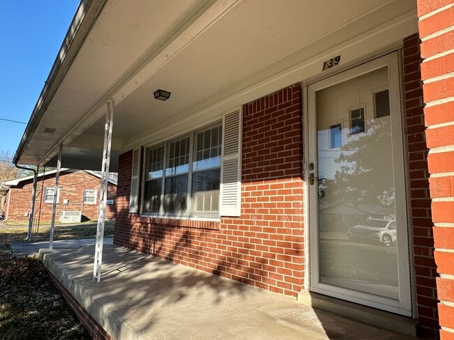 Building Photo - 139 Gwen Ave