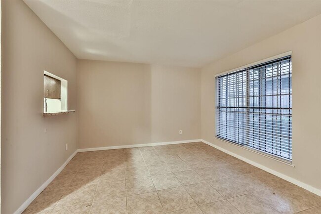Building Photo - 4500 Sherwood Ln
