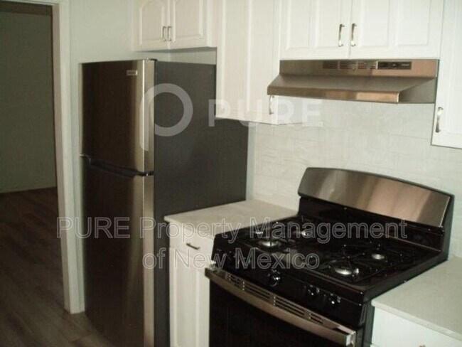 Foto del edificio - 6216 Leslie Pl NE