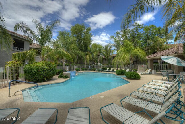 Foto del edificio - 15050 N Thompson Peak Pkwy