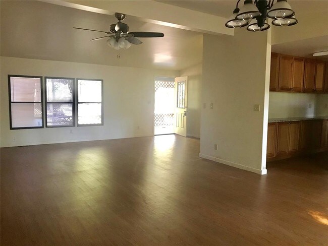 Building Photo - 15993 Oak Creek Cir