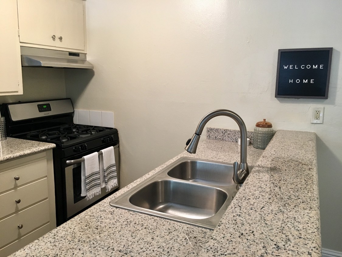 Foto principal - 1042 Forest Ave