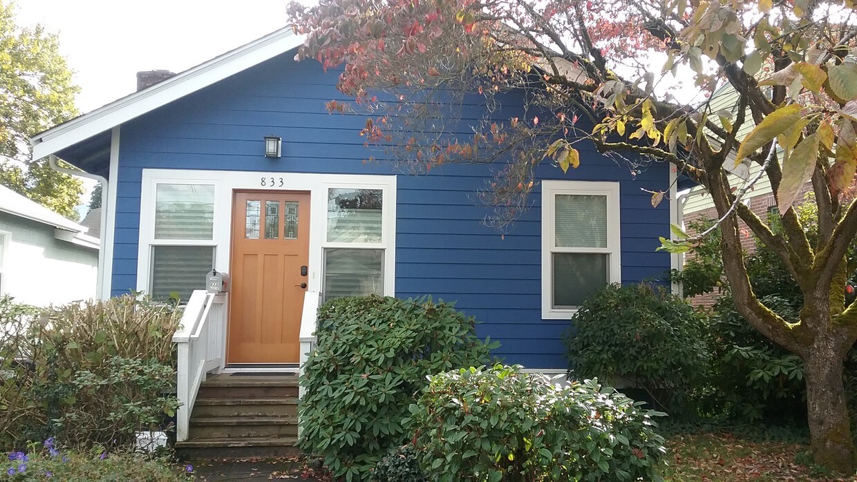 Foto principal - 833 NE 59th St