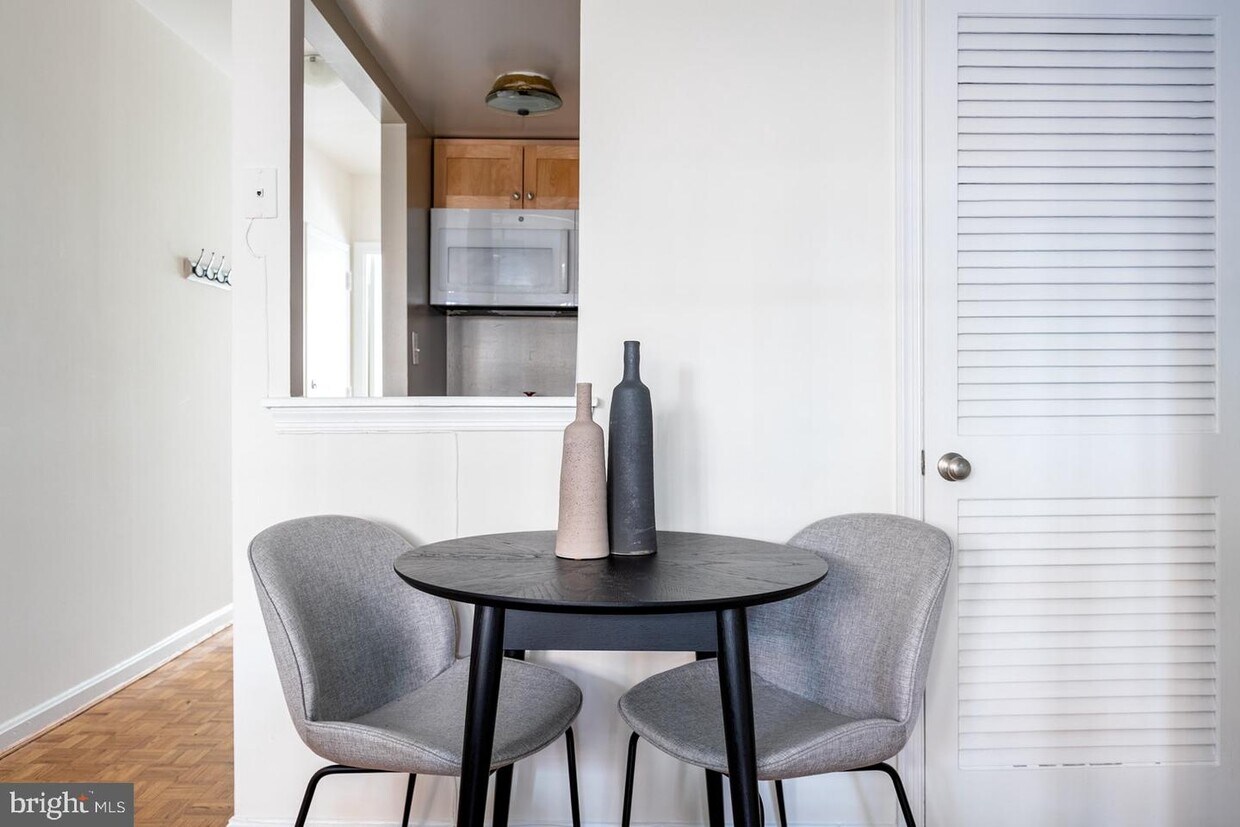 Foto principal - 1737 Corcoran St NW