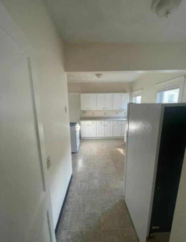 Building Photo - 10 Pinkham Rd