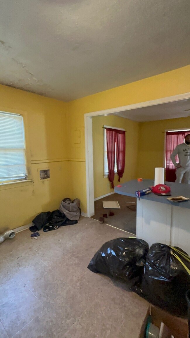 Building Photo - 3251 Meadow Ln