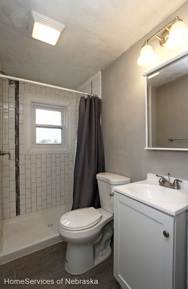 Building Photo - 2 br, 1 bath House - 1010 Sumner St.