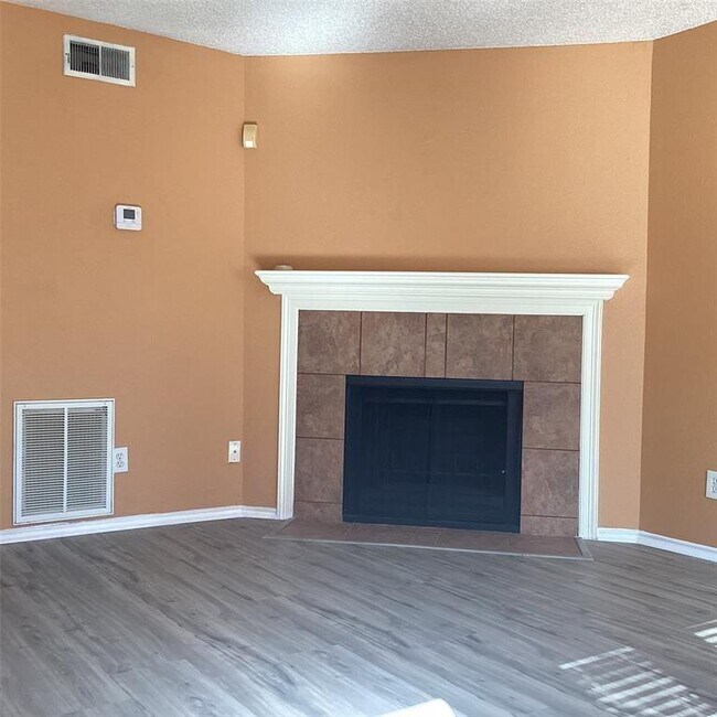 Foto del edificio - 3815 Dock View Ln