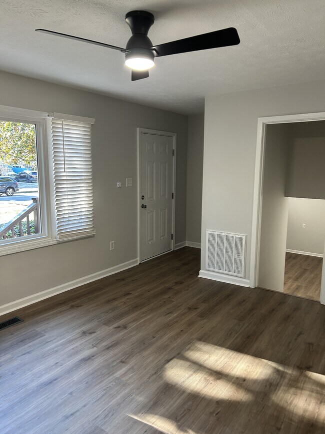 Foto del edificio - 702 62nd Ave N