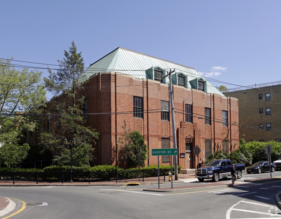 8 Welwyn Rd, Great Neck, NY 11021 Apartments in Great Neck, NY