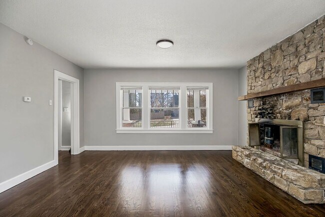 Foto del edificio - Charming 4 Bed, 2 Bath Home in Independenc...