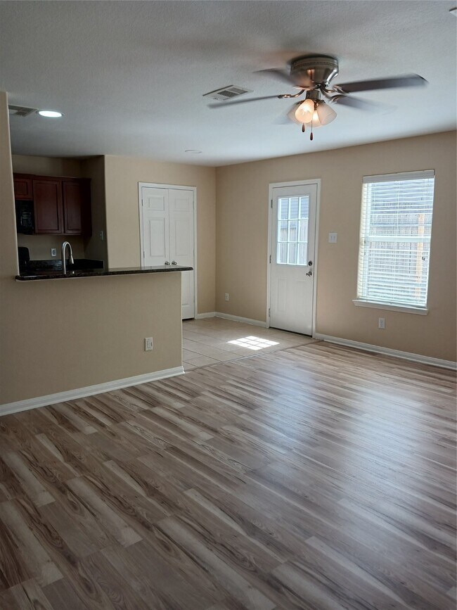Building Photo - 10208 Wood Fern Ct