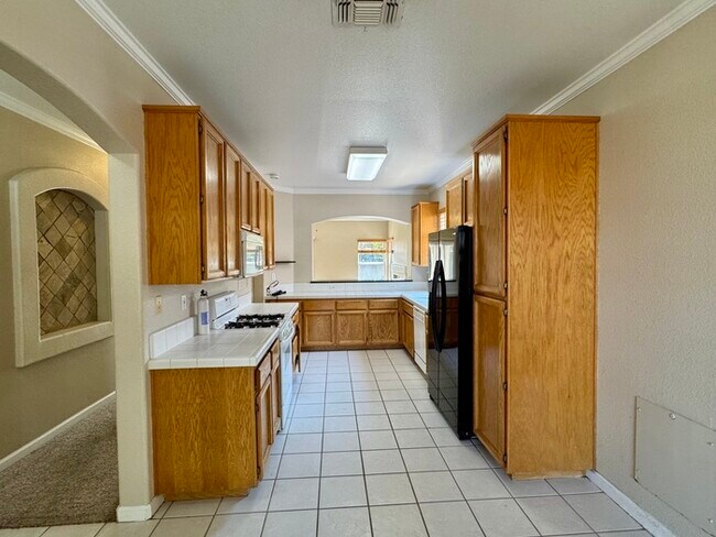 Foto del edificio - Beautiful 3 Bed / 2 Bath Home with 2-Car Garage in Roseville