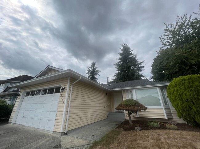 Building Photo - 12169 Cherrywood Dr