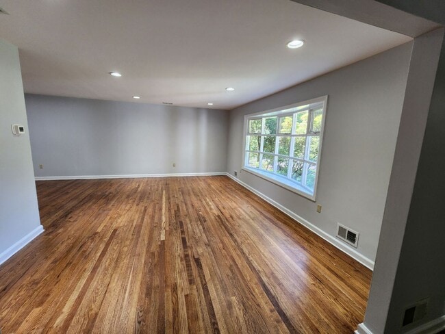 Building Photo - 67 Maple Ave