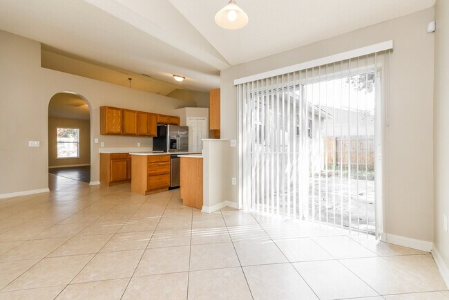 Building Photo - 225 Cranbrook Dr