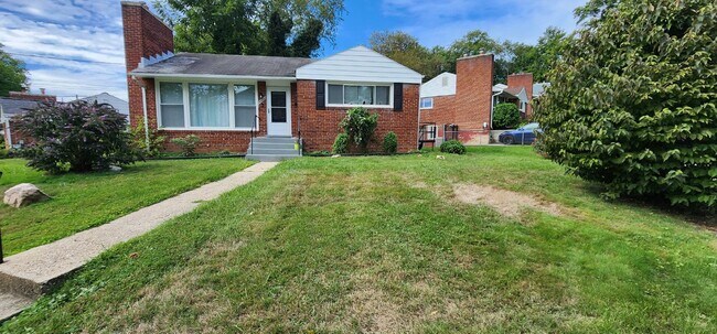Building Photo - 10404 Insley St