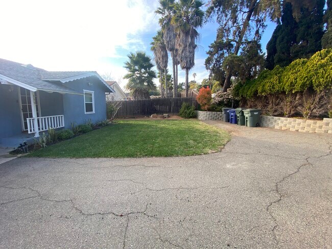 Building Photo - 355 Beaumont Dr
